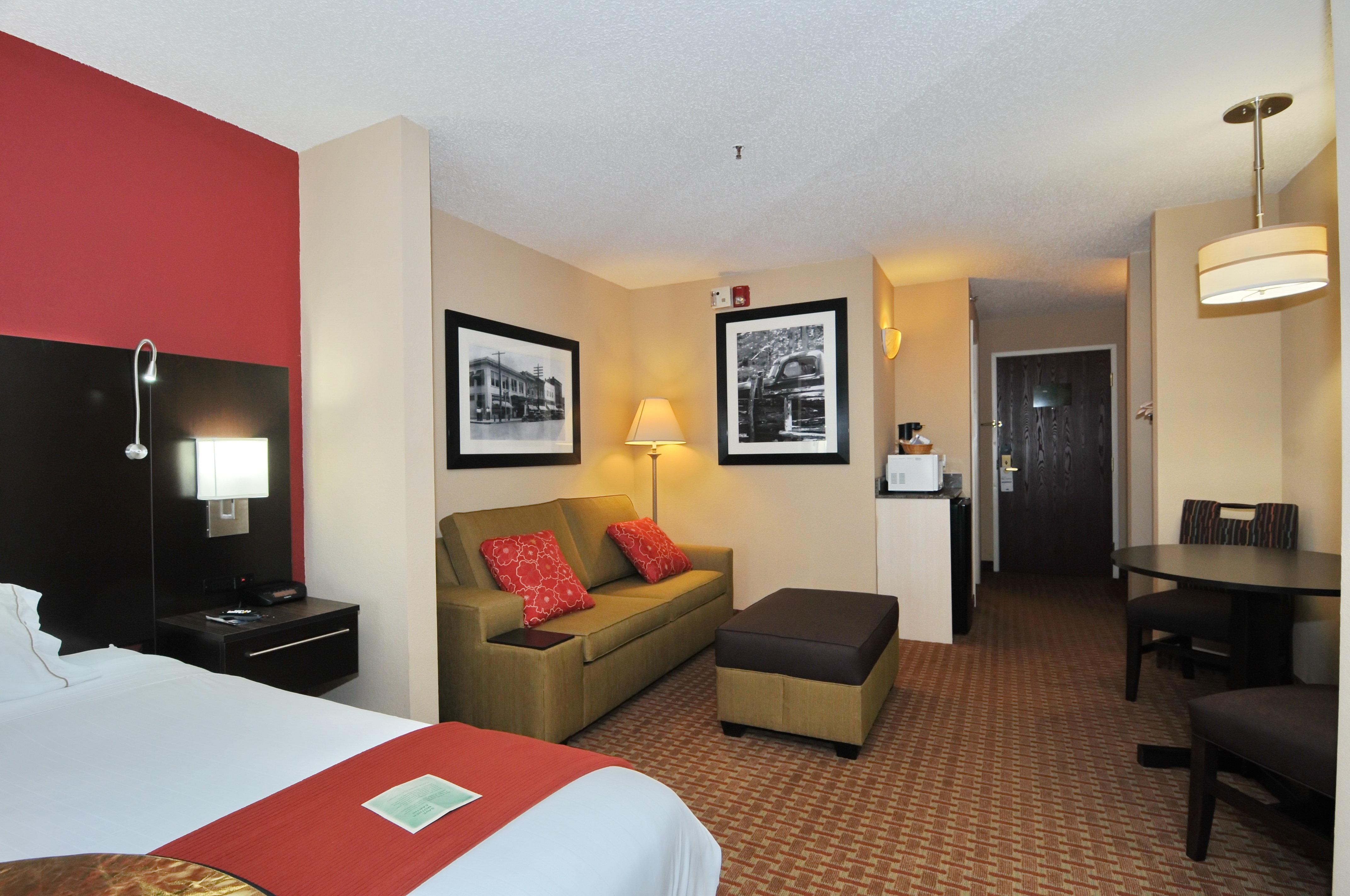 Holiday Inn Express Athens By Ihg Exterior photo