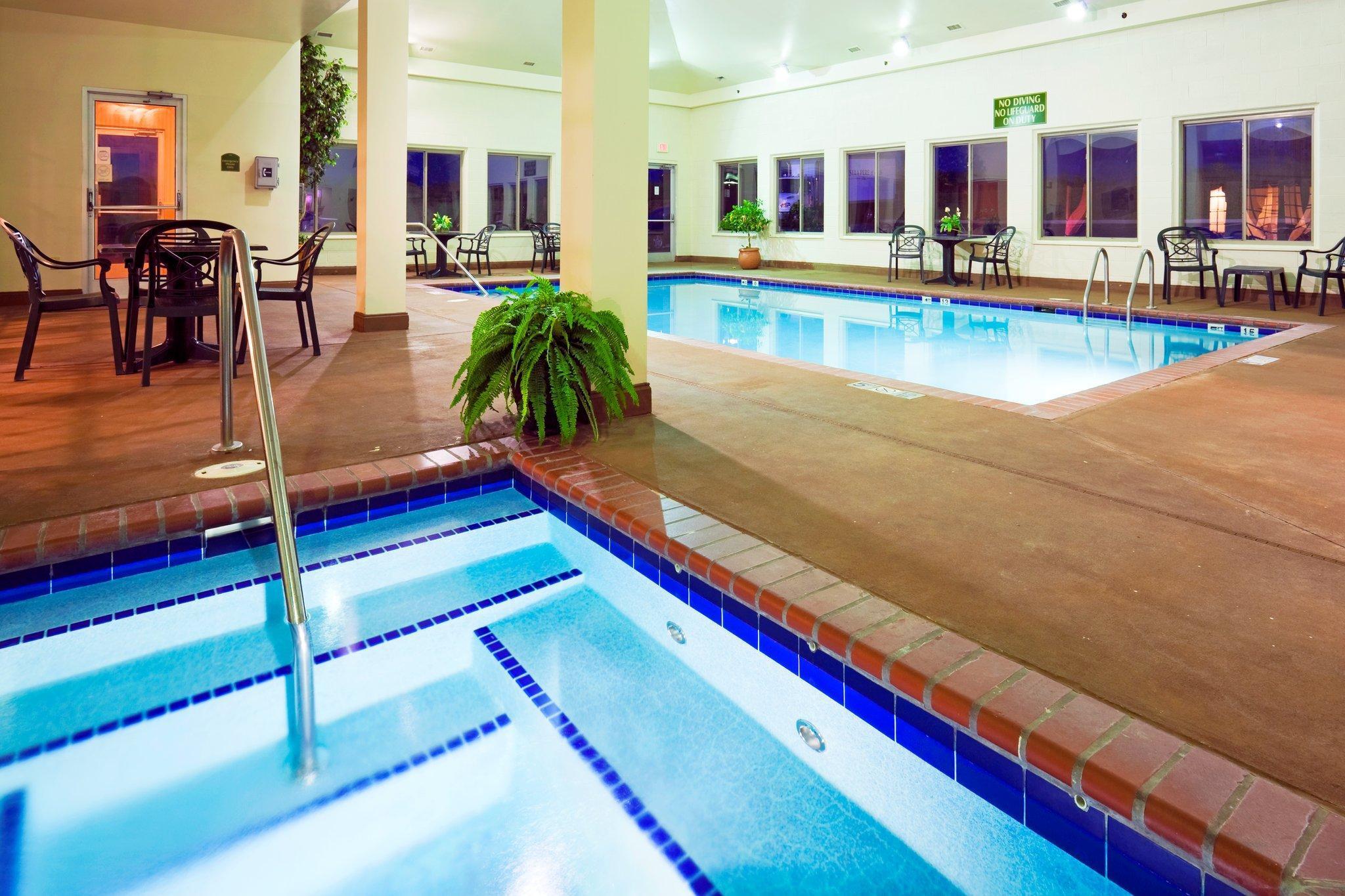 Holiday Inn Express Athens By Ihg Exterior photo