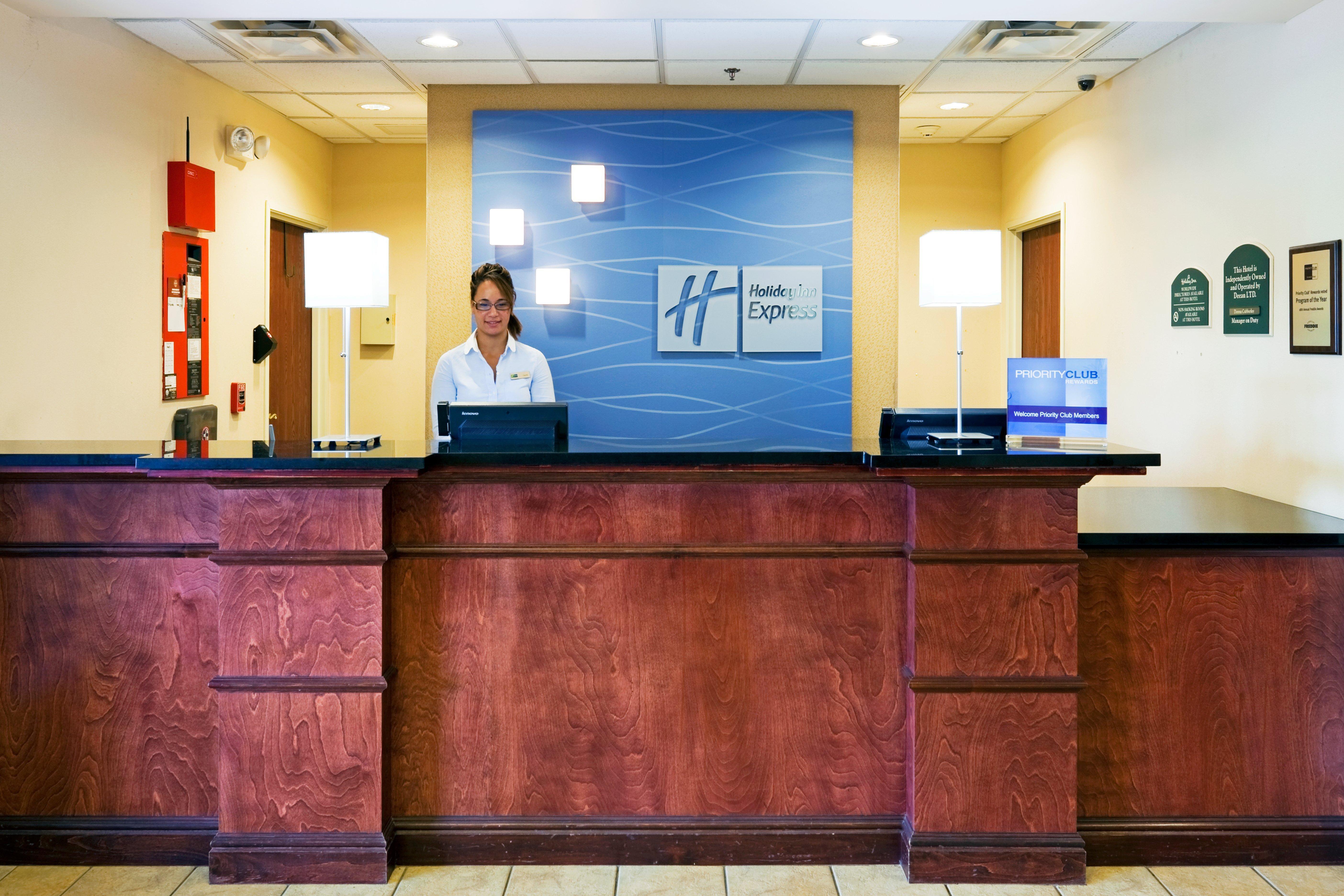 Holiday Inn Express Athens By Ihg Exterior photo