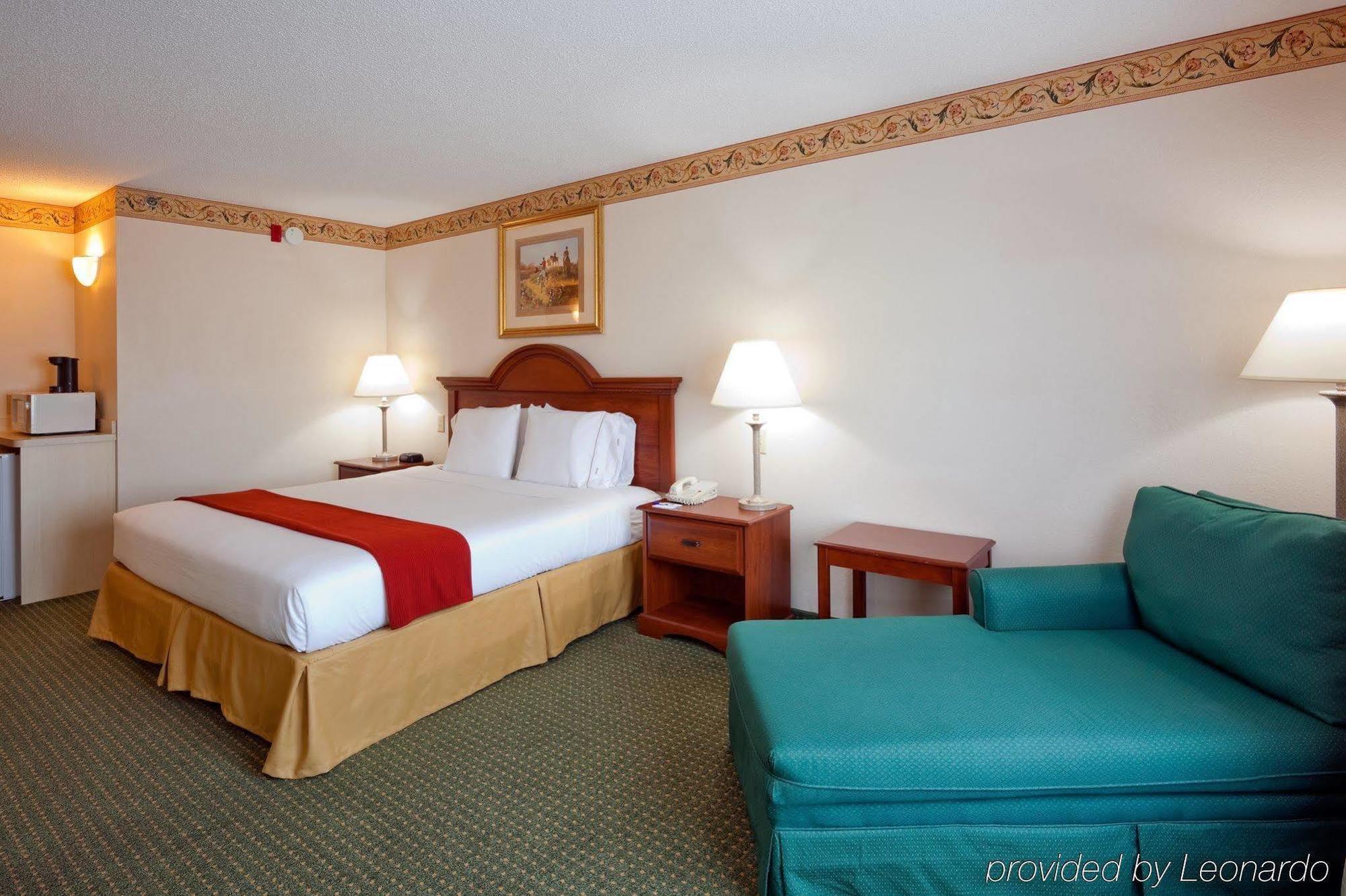 Holiday Inn Express Athens By Ihg Room photo